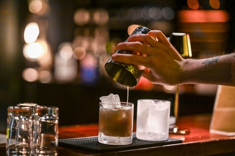 Schütteln oder rühren? Foto: Jens Kalaene/dpa