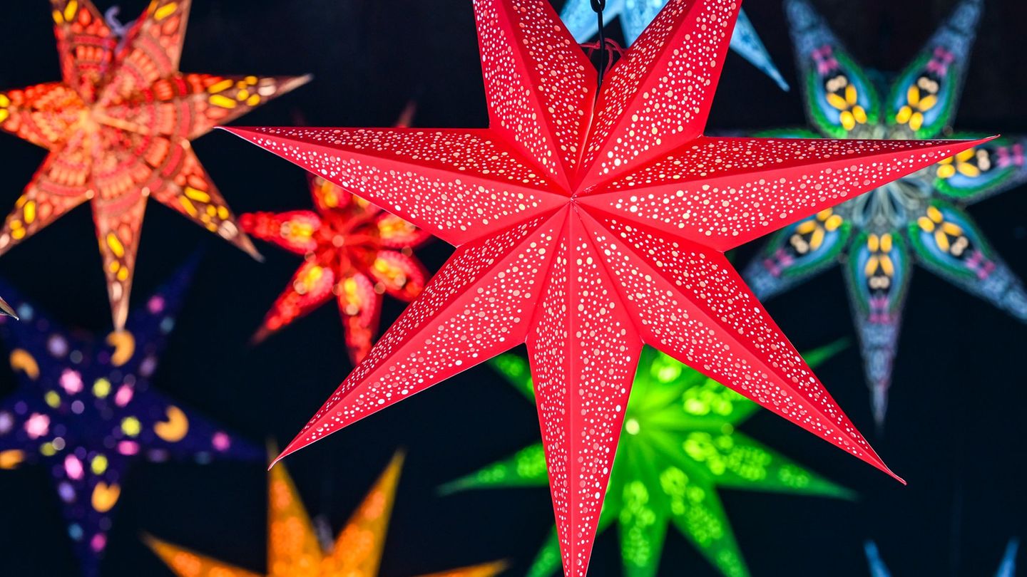 In den Wochen vor Weihnachten bieten die Weihnachtsmärkte Möglichkeiten zur Einstimmung auf das Fest. (Symbolbild) Foto: Jens Ka