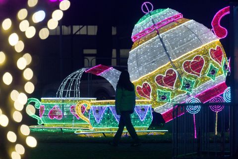 Tee spielt bei "Alice im Wunderland" immer eine wichtiger Rolle. Foto: Henning Kaiser/dpa
