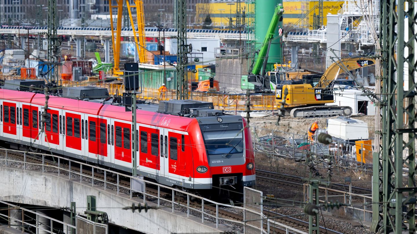 Der Bau der zweiten S-Bahn-Stammstrecke verursacht auf der bestehenden immer wieder Probleme. (Archivbild) Foto: Sven Hoppe/dpa