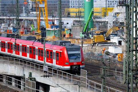 Der Bau der zweiten S-Bahn-Stammstrecke verursacht auf der bestehenden immer wieder Probleme. (Archivbild) Foto: Sven Hoppe/dpa