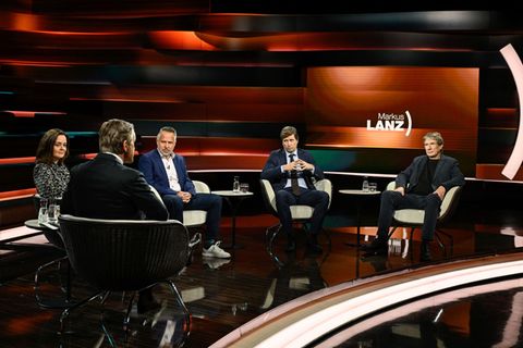 Bei Markus Lanz (vorne) sprach am Donnerstag eine Expertenrunde über die Wirtschaftspolitik von Schwarz-Rot.