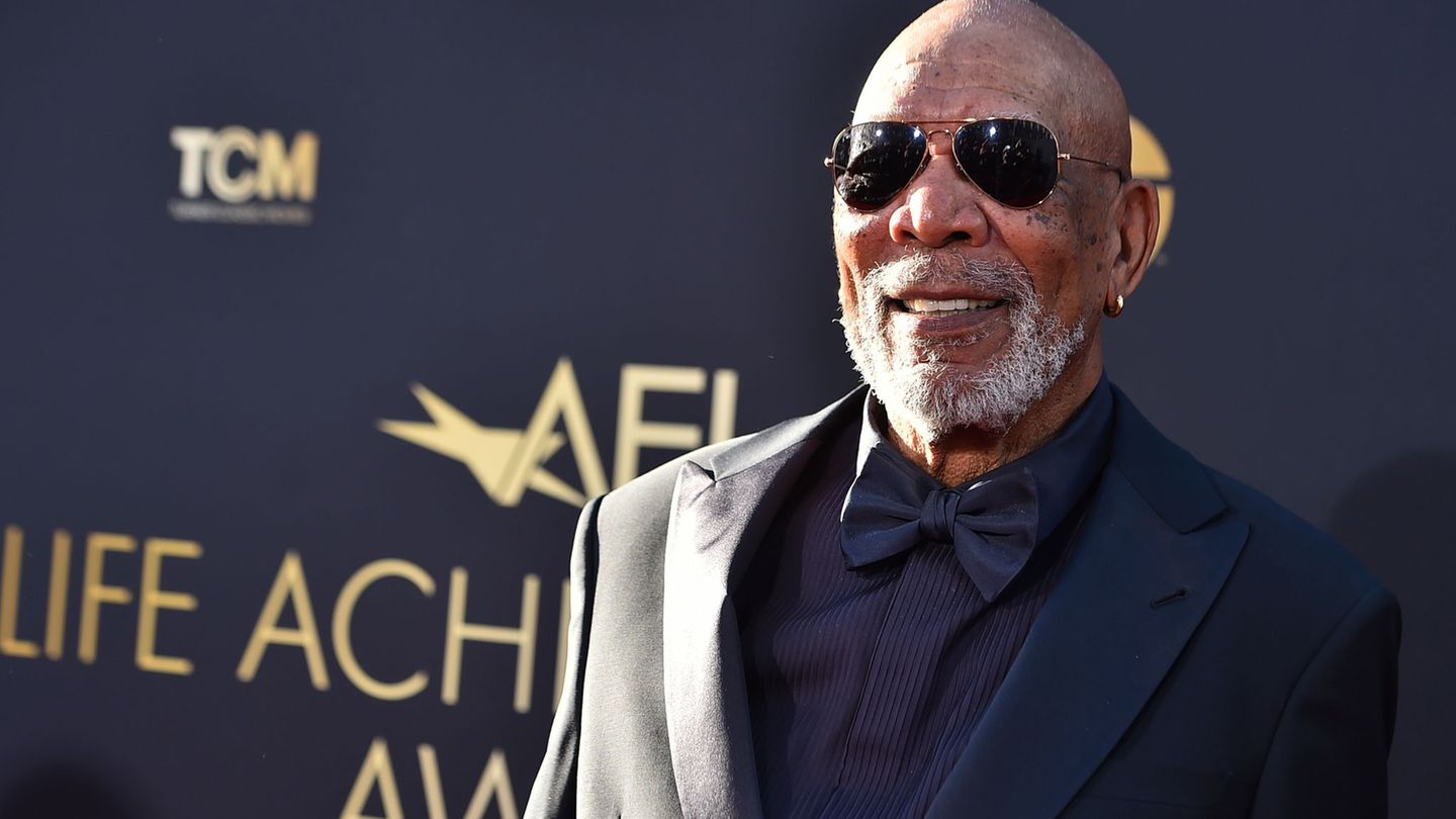 Leute: Morgan Freeman kämpft gegen KI-Kopien seiner Stimme