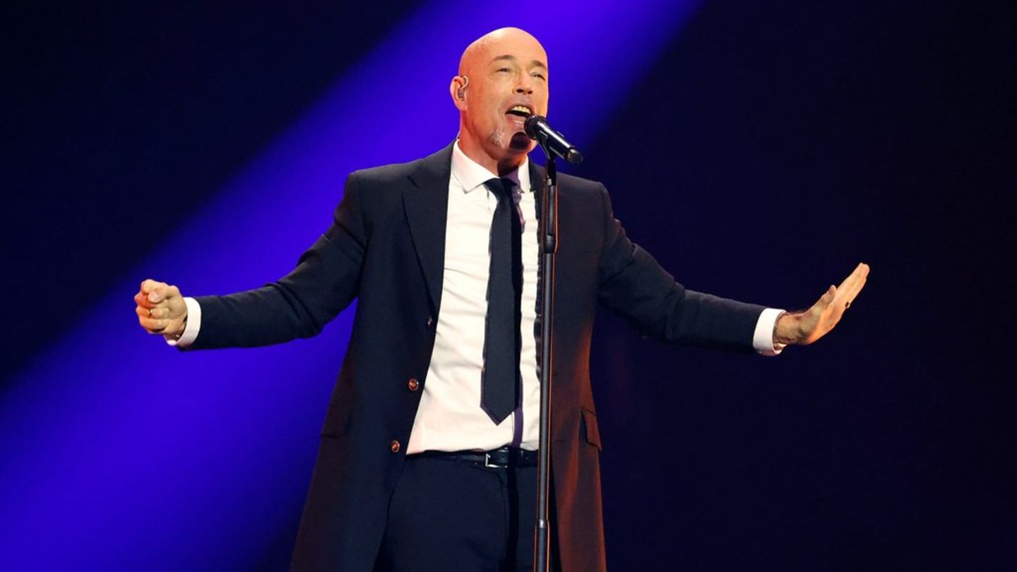 Beim Unheilig-Comeback stürzt der Graf von der Bühne.