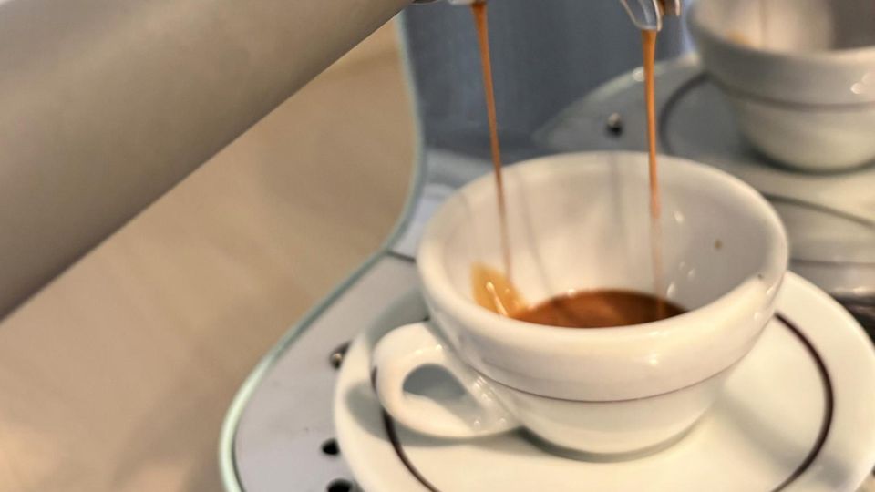 Siebträgermaschine Test: SMEG ECF03