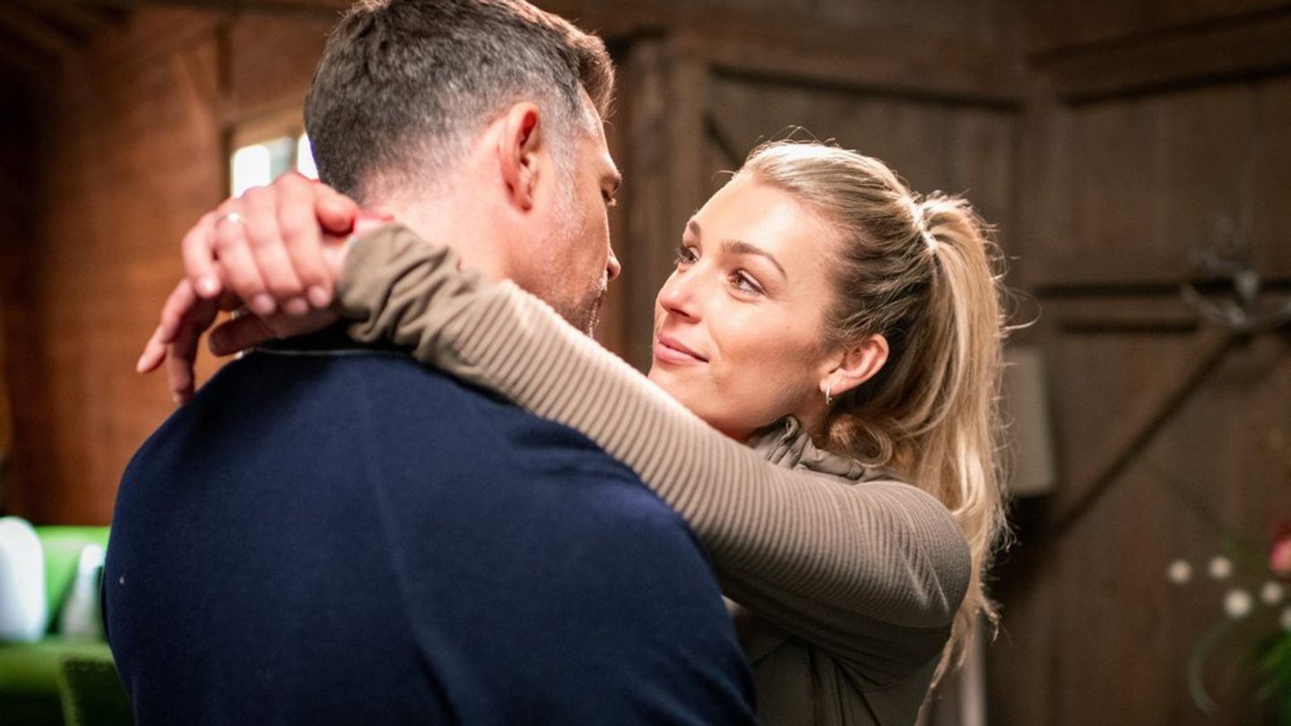 "Sturm der Liebe": Larissa (r.) und Yannik genießen eine romantische Auszeit.