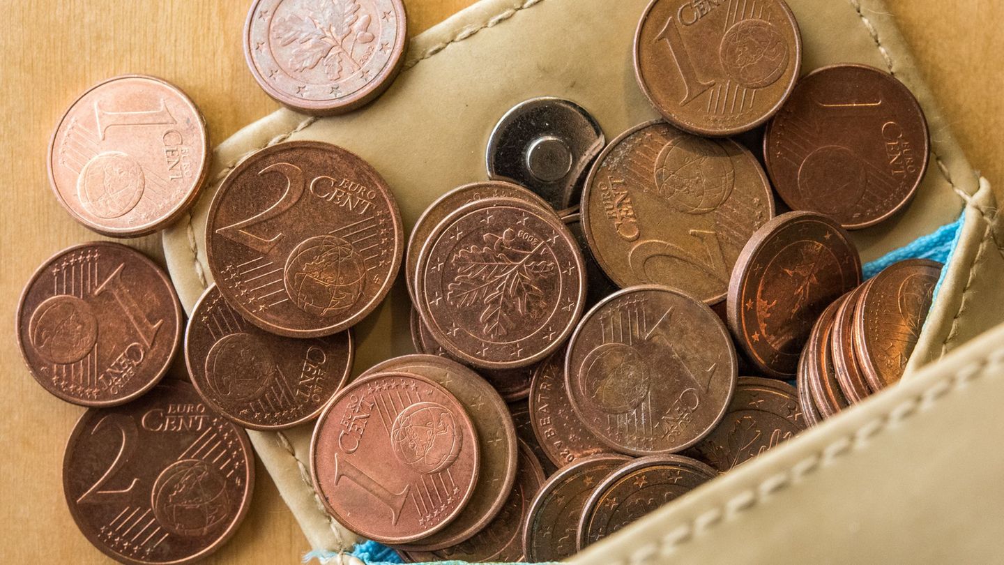 Die Überschuldungsquote, also der Anteil überschuldeter Personen im Verhältnis zu allen Erwachsenen, erhöhte sich zuletzt auf 8,