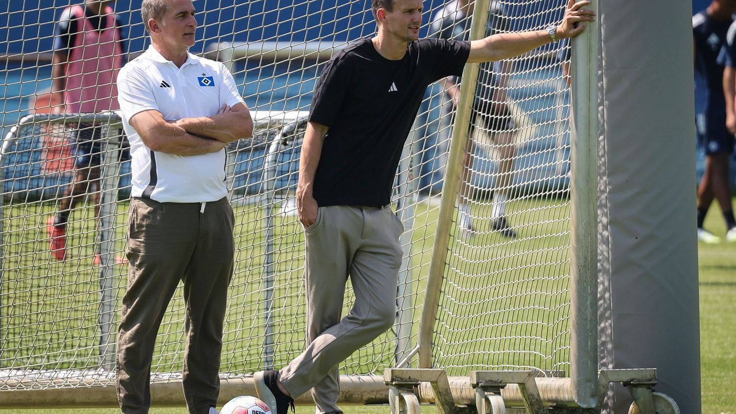 Die HSV-Macher arbeiten weiter zusammen: Sportdirektor Claus Costa (r) und Sportvorstand Stefan Kuntz. Foto: Christian Charisius