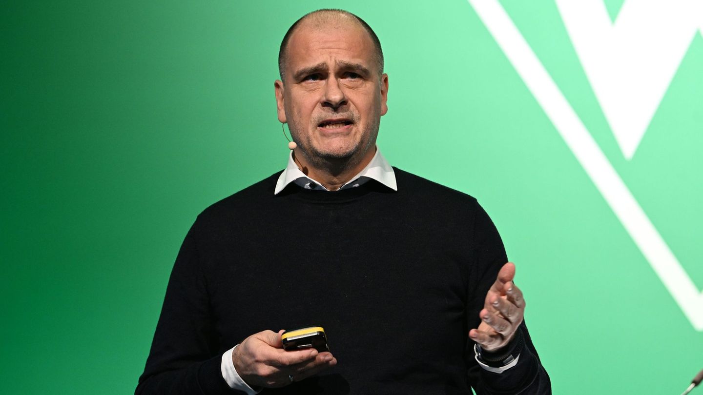 Kann sich den Verkauf weiterer Anteile vorstellen: Werder Bremens Geschäftsführer Klaus Filbry. (Archivfoto) Foto: Carmen Jasper