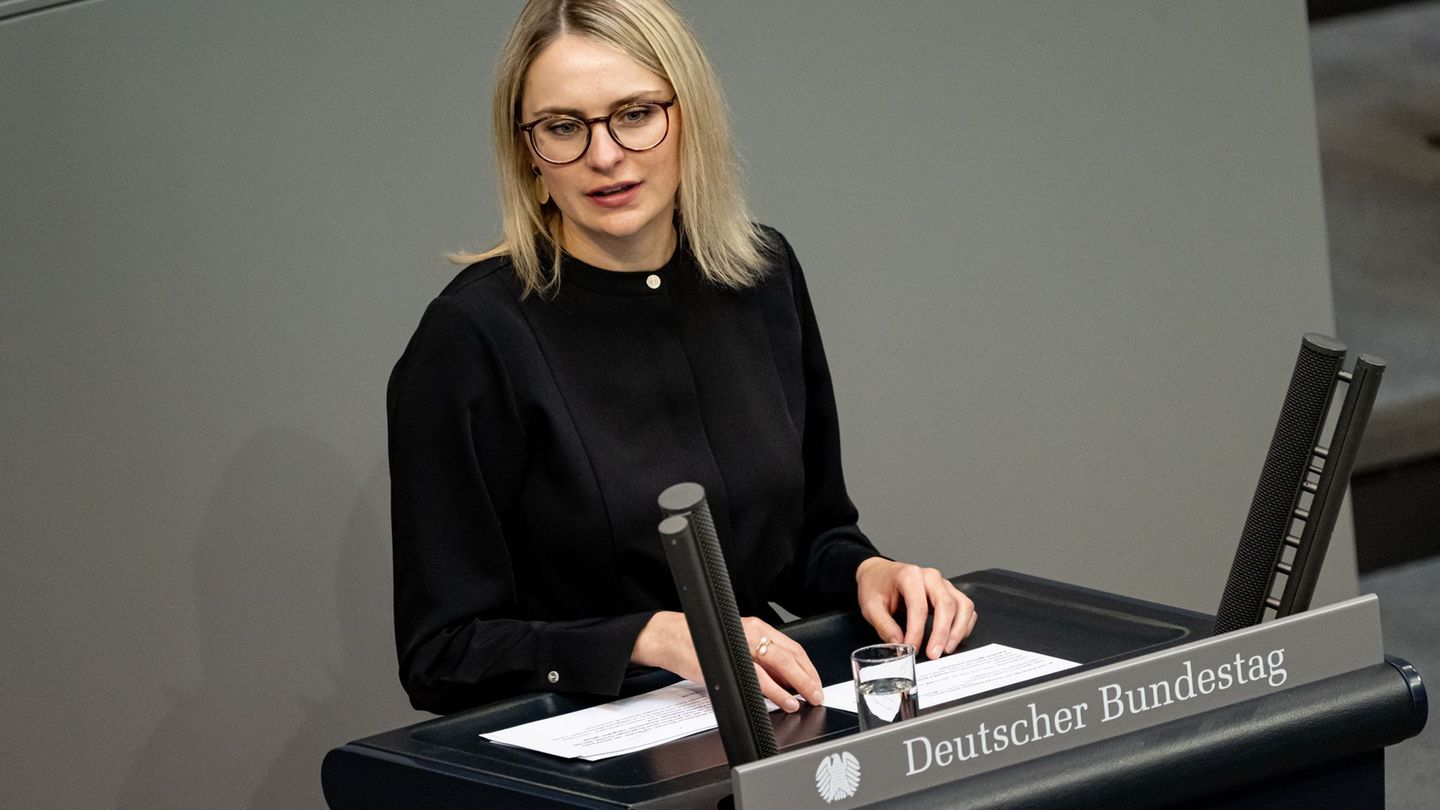 Natalie Pawlik (SPD) ist sowohl Integrationsbeauftragte als auch zuständig für Antirassismus. (Archiv) Foto: Fabian Sommer/dpa