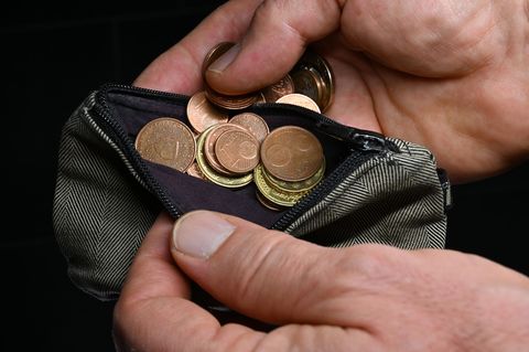 In Bayern ist Überschuldung vergleichsweise selten. (Symbolbild) Foto: Martin Schutt/dpa
