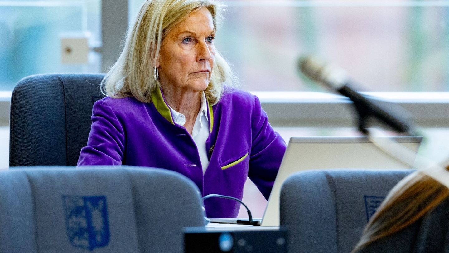 Rechnungshof-Präsidentin Gaby Schäfer kritisiert den schwarz-grünen Haushalt für 2026. (Archivbild) Foto: Axel Heimken/dpa