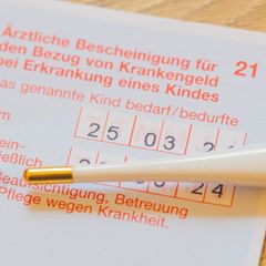 Bisher können Eltern Kinderkrankengeld bekommen, bis das Kind 12 Jahre alt ist. Der Landtag von MV fordert eine Anhebung der Alt