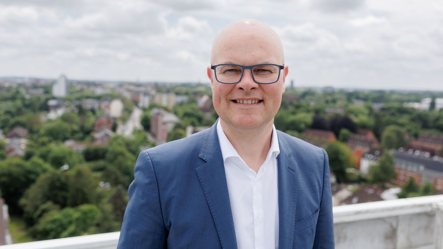 Die Senkung der Ticketsteuer ist laut Schleswig-Holsteins Umweltminister Tobias Goldschmidt (Grüne) "sozial ungerecht". (Archivb