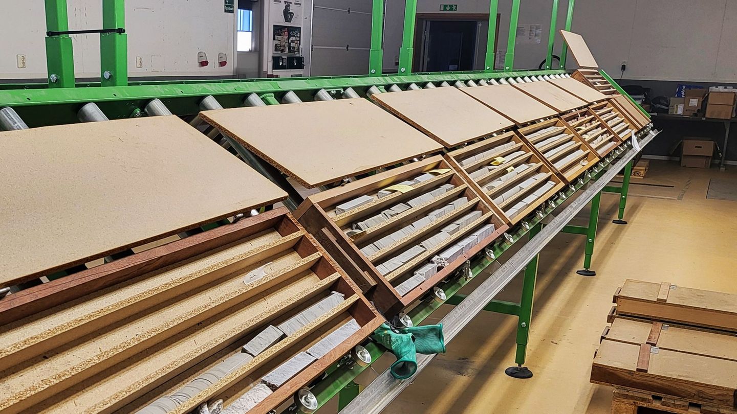 Gesteinsproben aus Hessen werden in einem Spezialinstitut in Schweden analysiert. Foto: --/Green X Metals/dpa