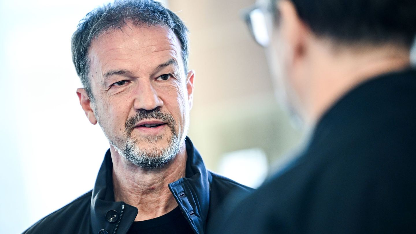 Muss sich weiter gedulden: Fredi Bobic. (Archivbild) Foto: Britta Pedersen/dpa