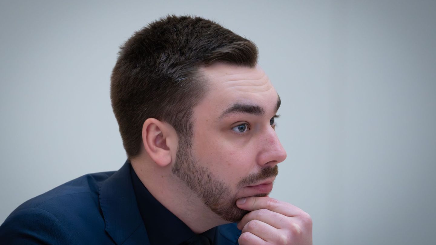 Brandenburgs SPD-Generalsekretär Kurt Fischer äußert sich zum Ausgang der Krisensitzung der BSW-Landtagsfraktion (Archivbild). F