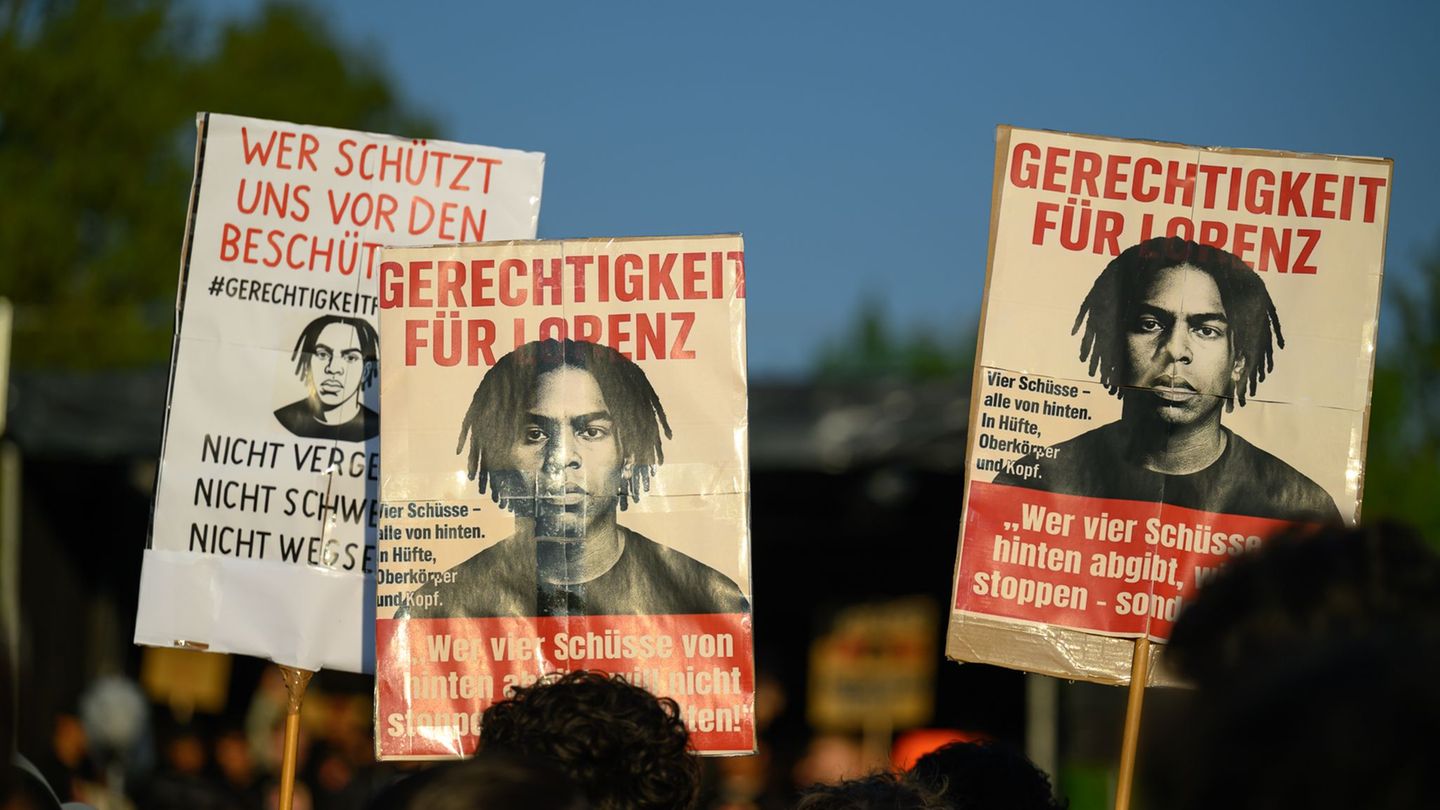 In zeitlichem Zusammenhang mit einer Demonstration waren Brandsätze an einem Bus und einem Auto gelegt worden. (Archivbild) Foto