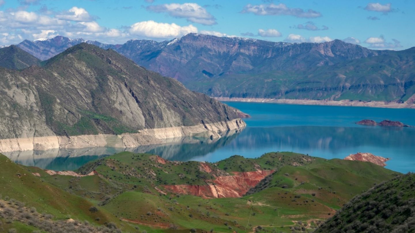 Der tadschikische Nurek-Stausee