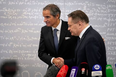 IAEA-Chef Grossi ist zuletzt mehrfach nach Russland gereist, wo er auch den Chef der russischen Atombehörde Lichatschow traf. (A