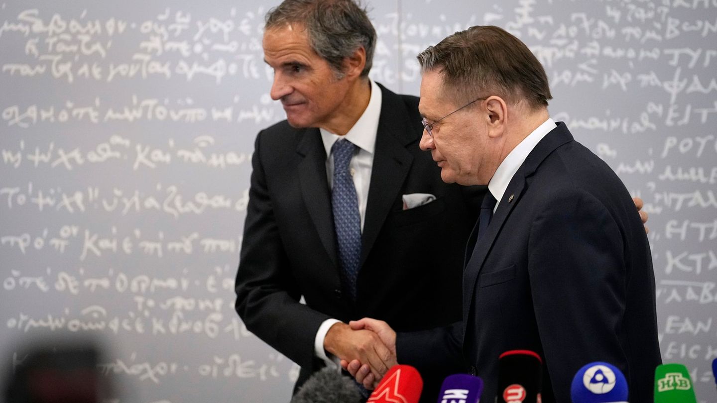 IAEA-Chef Grossi ist zuletzt mehrfach nach Russland gereist, wo er auch den Chef der russischen Atombehörde Lichatschow traf. (A