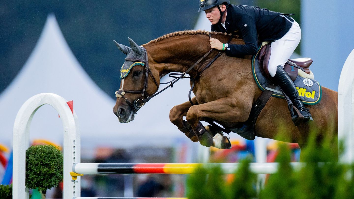 Philipp Schulze Topphoff holte sich den Sieg in Stuttgart. (Archivbild) Foto: Rolf Vennenbernd/dpa