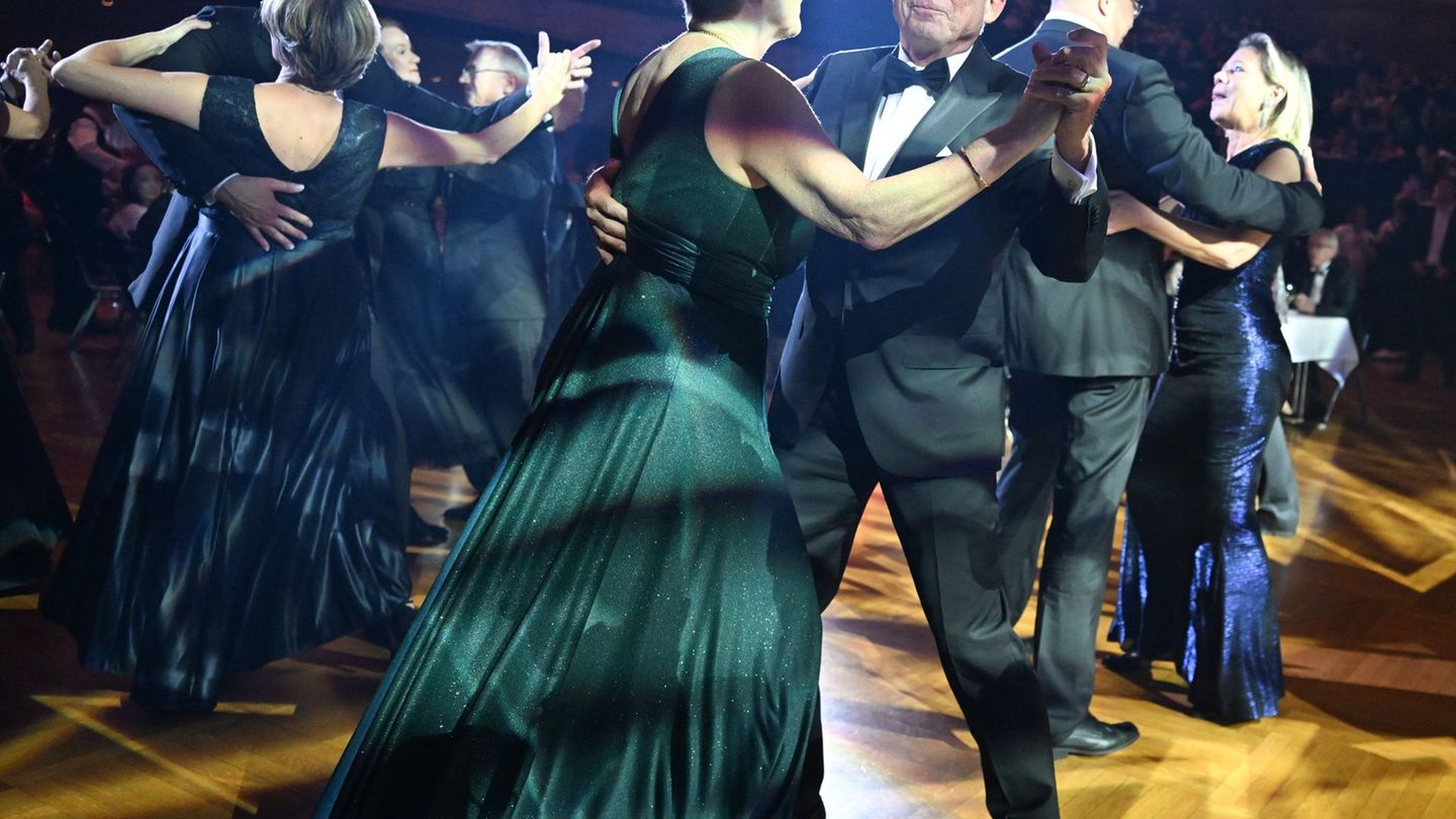 Innenminister Thomas Stobl (CDU) eröffnete den Ball in Vertretung des erkrankten Winfried Kretschmann (Grüne). Foto: Bernd Weißb