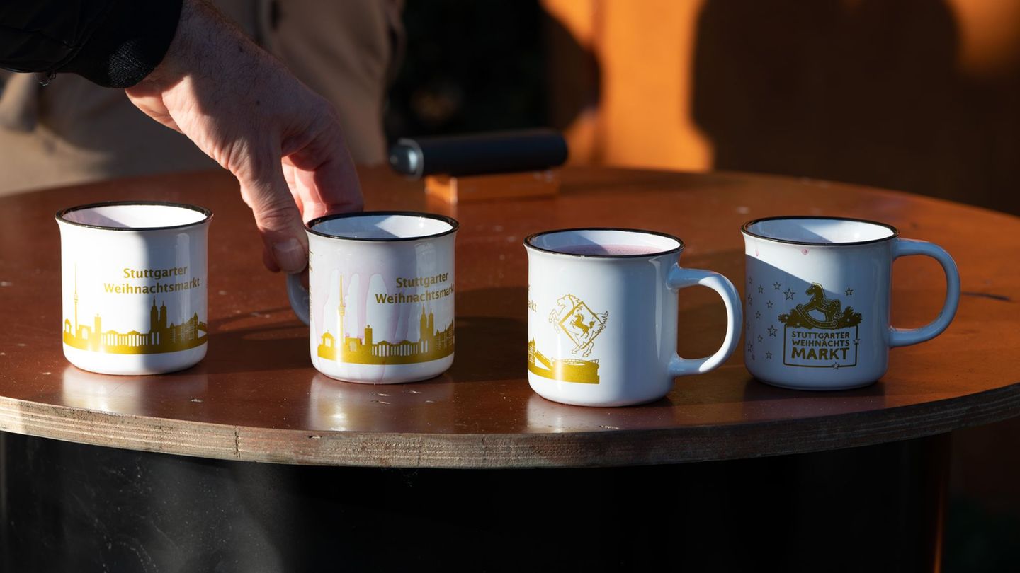 Glühwein wird im Südwesten in manchen Städten etwas teurer. (Foto Archiv) Foto: Helena Dolderer/dpa