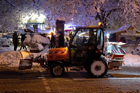Salz wollen die Kommunen möglichst wenig streuen. (Archivbild) Foto: Sven Hoppe/dpa