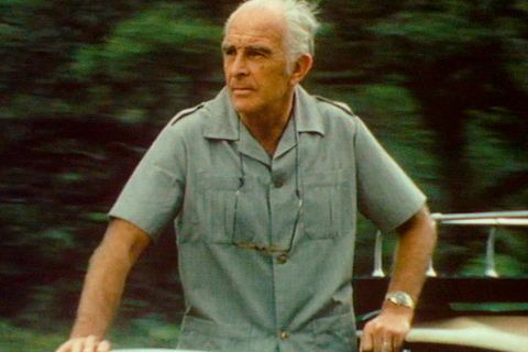 Bernhard Grzimek – hier bei Dreharbeiten in der Serengeti für seine Sendung "Ein Platz für Tiere" – setzte sich unermüdlich für den Erhalt der ursprünglichen Natur und der Tierwelt ein.