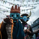 Coscomatepec, Mexiko. Tausende Tänzer und Musiker begehen das "Fest der tanzenden Masken". Viele von ihnen sind extra angereist in den Ort östlich von Mexiko-Stadt