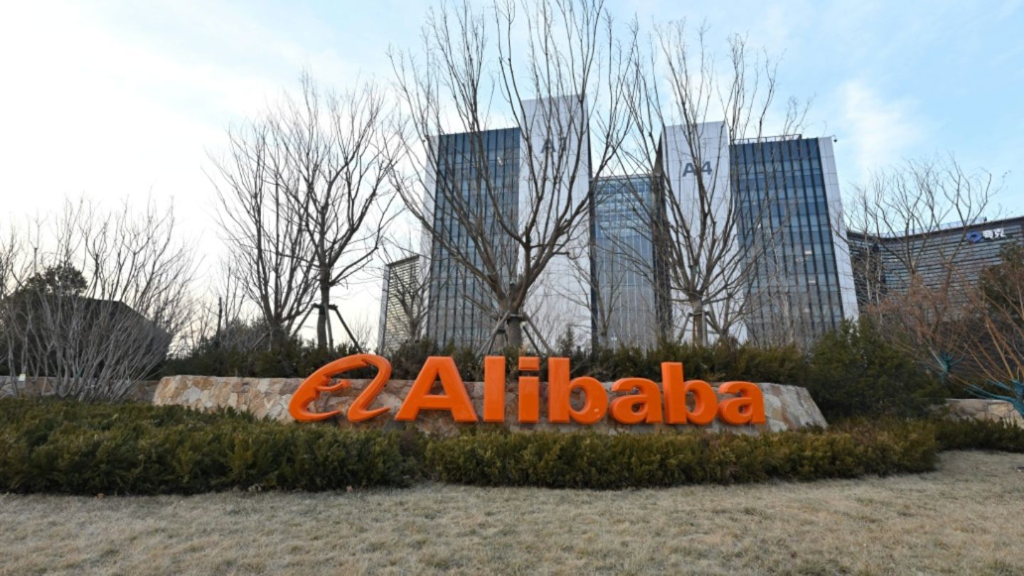 Online-Händler Alibaba weist Bericht über Hilfe für Chinas Armee gegen USA zurück