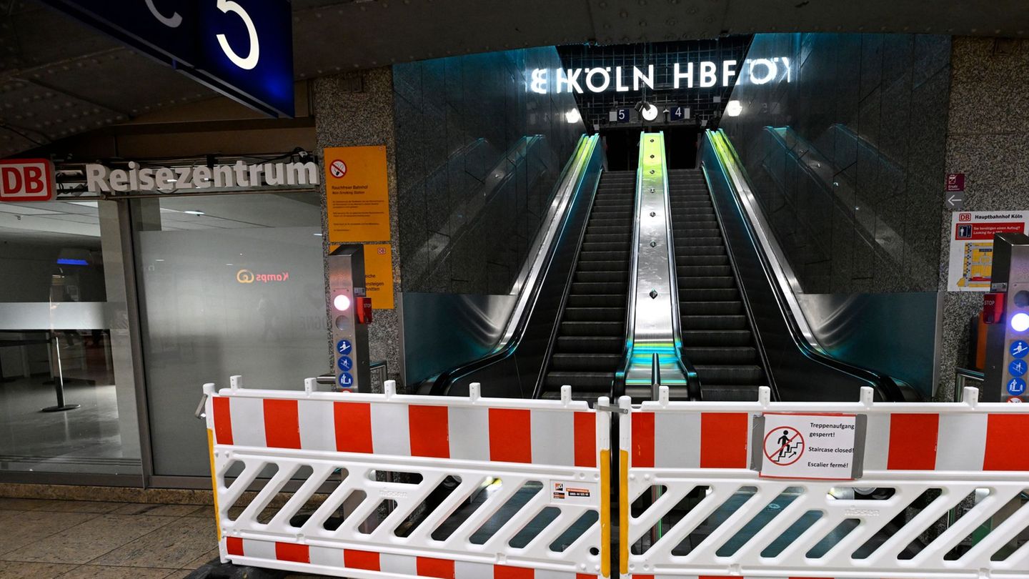 Der Kölner Hauptbahnhof ist für den Fernverkehr gesperrt. Foto: Roberto Pfeil/dpa