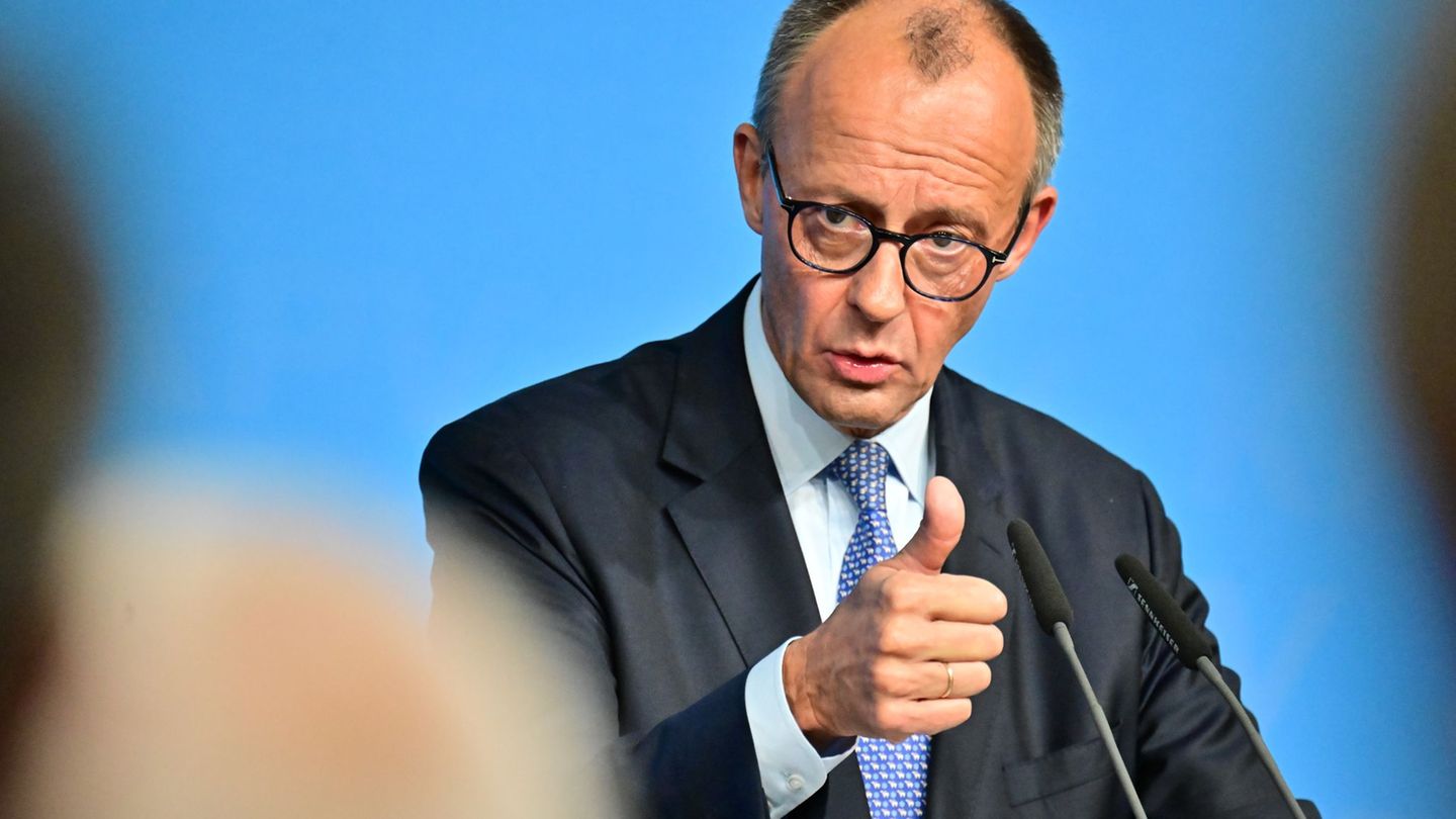 Kanzler Merz hat sich in der Debatte um die Rente geäußert. (Archivbild) Foto: Sebastian Christoph Gollnow/dpa