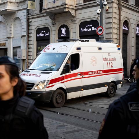 Ein Krankenwagen in Istanbul, Türkei
