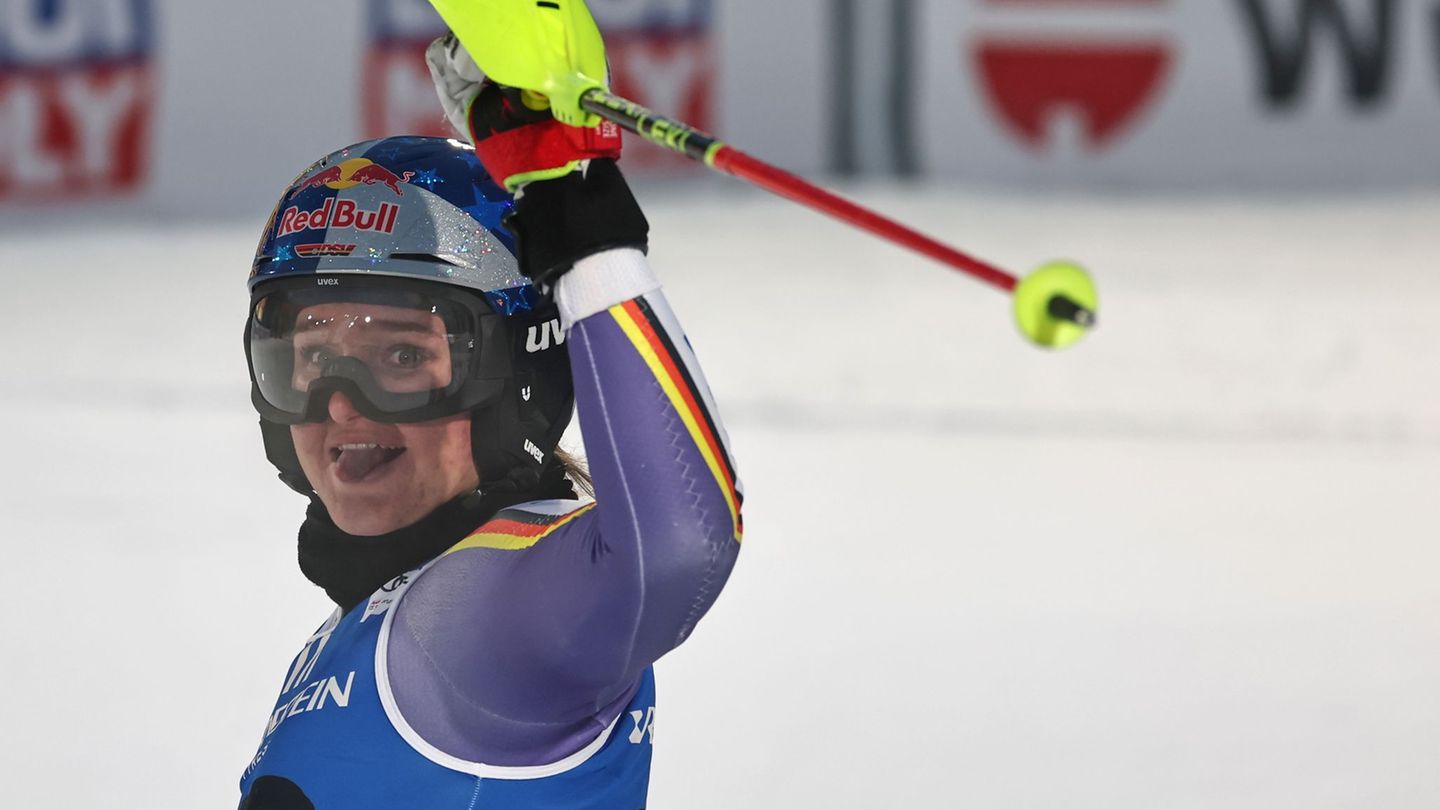 Emma Aicher fuhr überraschend auf das Podium beim Weltcup-Slalom in Levi. Foto: Marco Trovati/AP/dpa