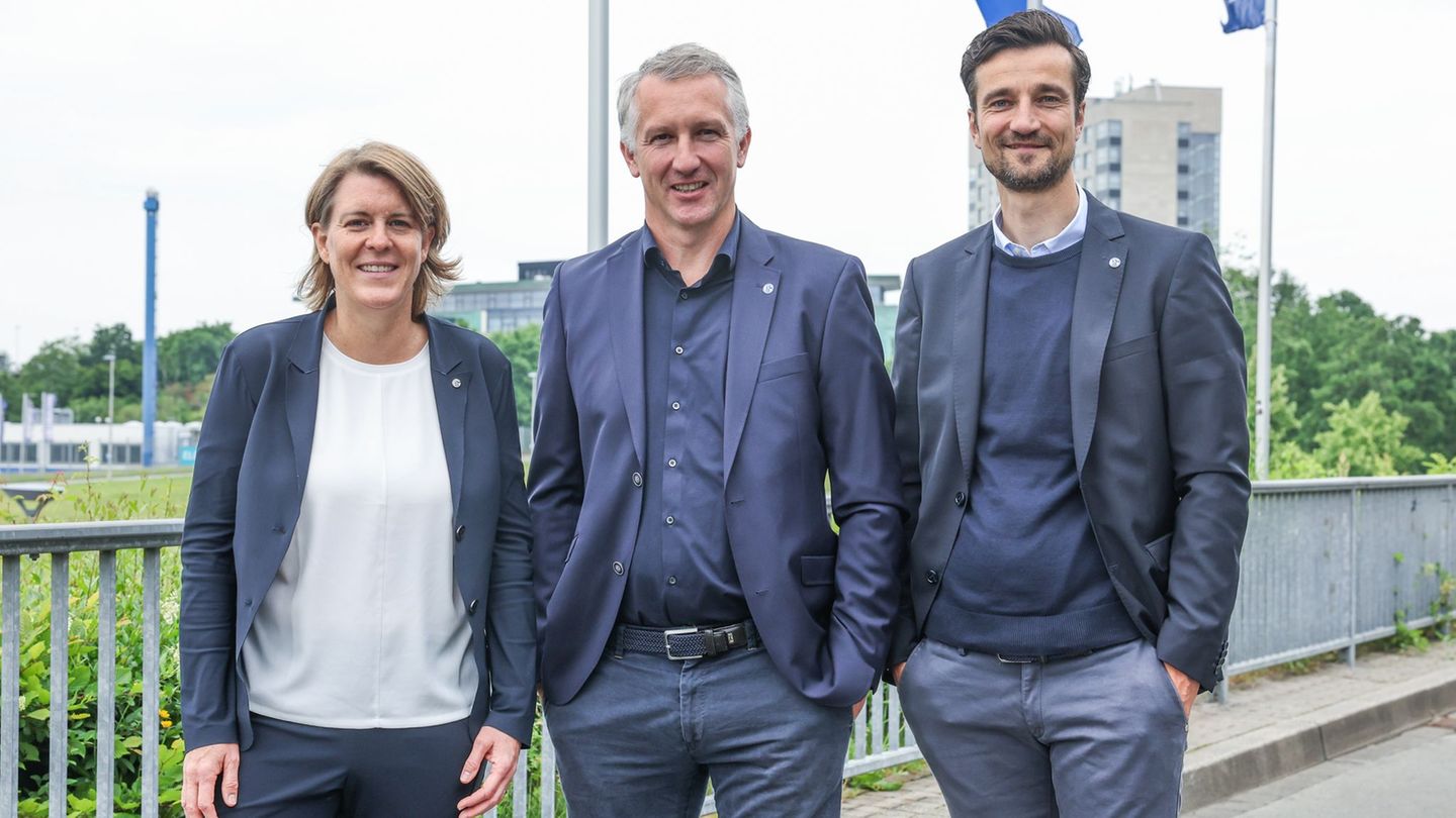 Schalkes Vorstandscrew erlebte am Samstag eine entspanntere Mitgliederversammlung als 2024. (Archivbild) Foto: Tim Rehbein/dpa