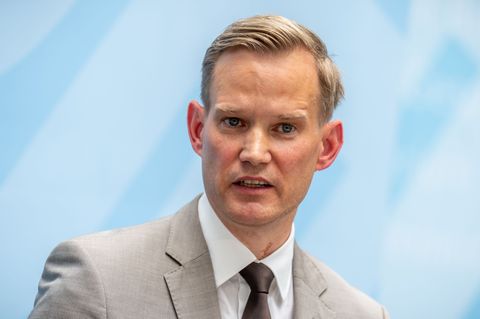 Hendrik Streeck stellt klar: Ihm geht es in der Debatte nicht ums Sparen. (Archivbild) Foto: Michael Kappeler/dpa