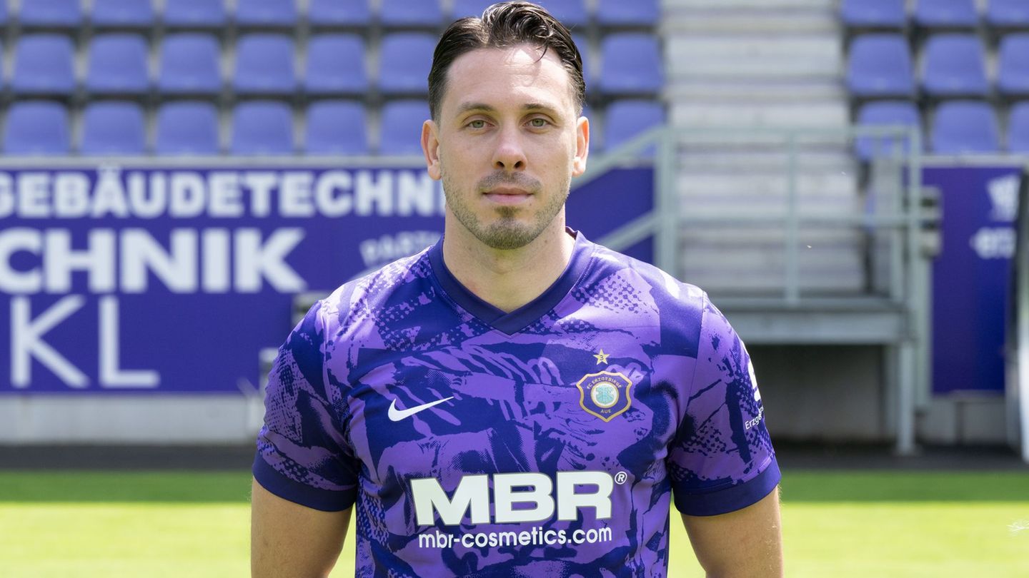 Marcel Bär markierte das Auer Führungstor im Pokalspiel beim 1. FC Lok Leipzig. Foto: Sebastian Kahnert/dpa