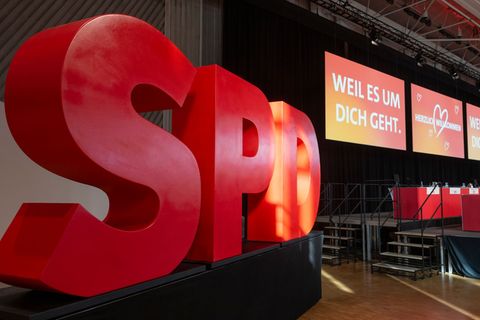 Das Wahlprogramm setzt vor allem auf klassische SPD-Themen wie die Sicherung von Arbeitsplätzen, die Schaffung von bezahlbarem W