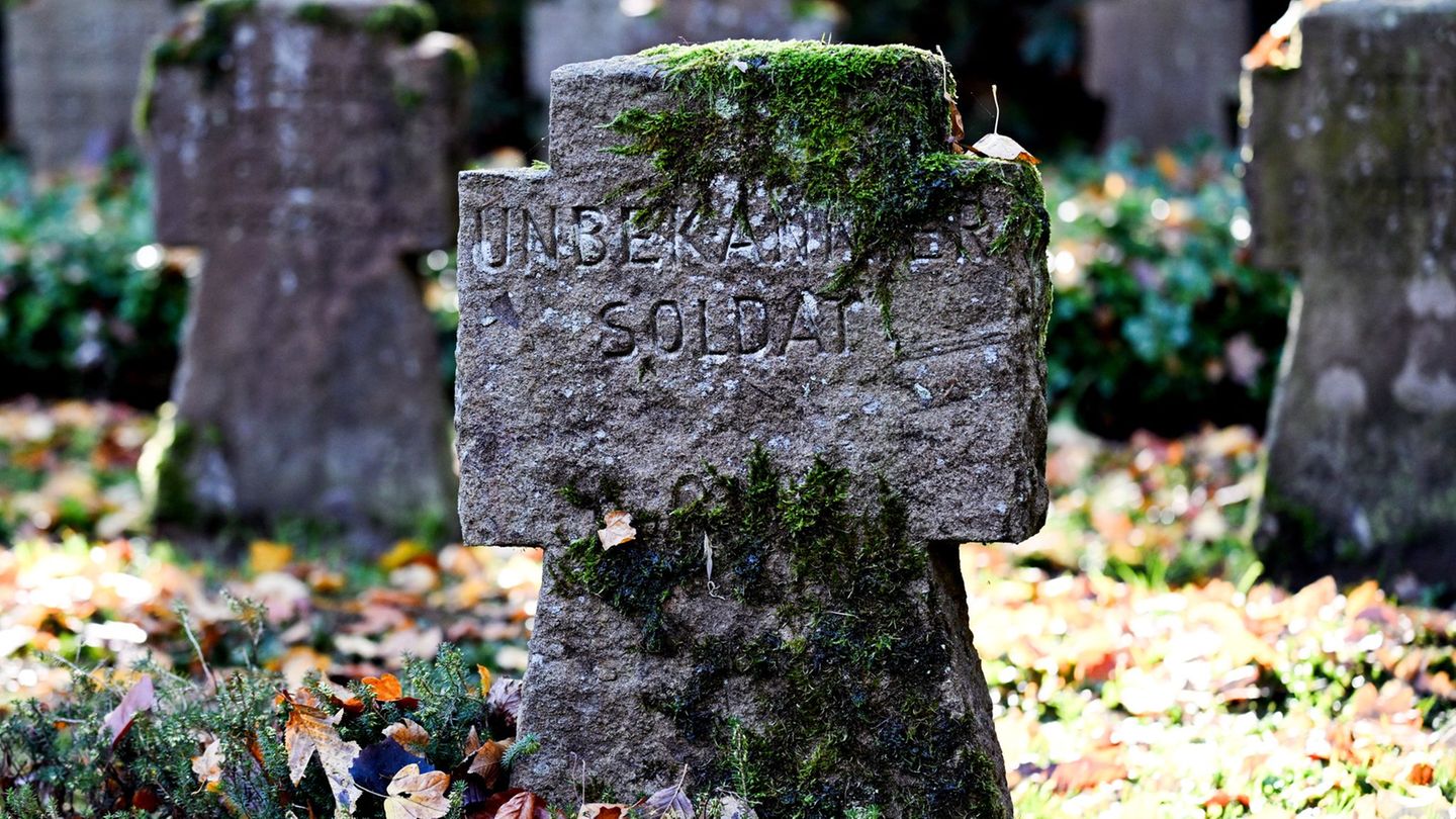 Am Volkstrauertag mahnen Politiker: Das Leid von Krieg und Diktatur darf nie vergessen werden (Archivbild). Foto: Federico Gamba