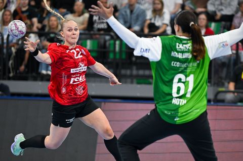 Rikke Hoffbeck Petersen und die Bundesliga-Handballerinen des Thüringer HC ließen TuS Metzingen keine Chance. Foto: Sven Hoppe/d