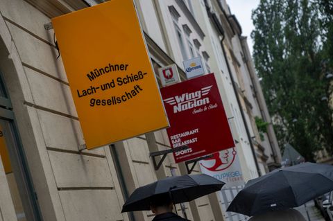 Die Lach- und Schießgesellschaft wird aus Schwabing umziehen. (Archivbild) Foto: Stefan Puchner/dpa