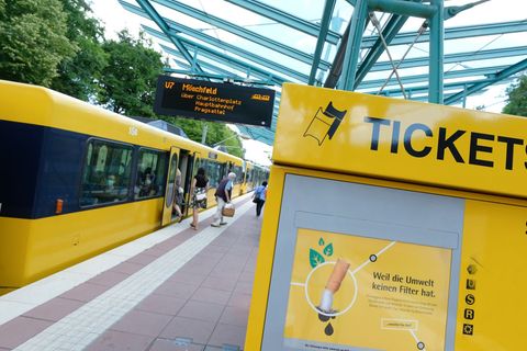 Wer kein Ticket löst, kann sogar im Gefängnis landen. Foto: Bernd Weißbrod/dpa