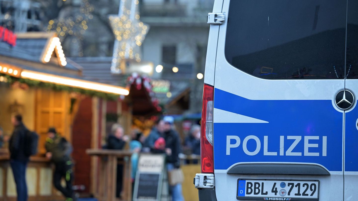 Die Veranstalter von Weihnachtsmärkten achten nach eigenen Angaben auf die Sicherheit. (Symbolbild) Foto: Michael Bahlo/dpa