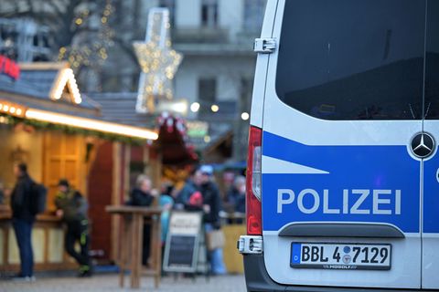 Die Veranstalter von Weihnachtsmärkten achten nach eigenen Angaben auf die Sicherheit. (Symbolbild) Foto: Michael Bahlo/dpa