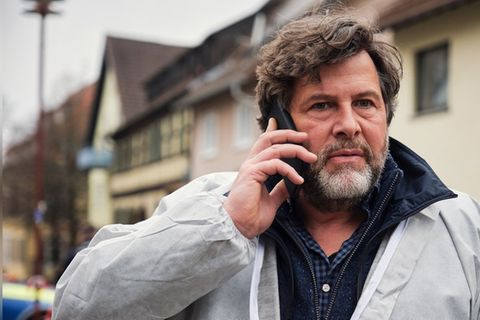 "Tatort: Der Reini": Friedemann Berg (Hans-Jochen Wagner) erhält eine private Nachricht, die ihn völlig aus der Fassung bringt