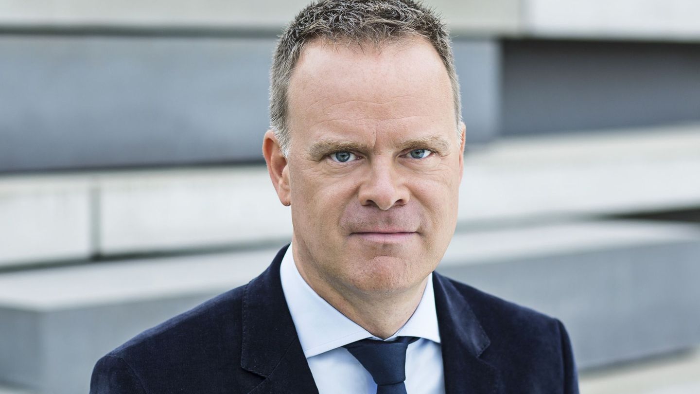 Am Puls – Deutschland diskutiert: Wird das Leben in Deutschland zu teuer? Politiker und Bürger debattieren live