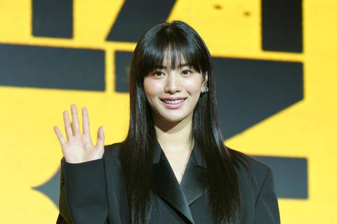 Nana, bürgerlich Jin Ah, bei einer Pressekonferenz 2023
