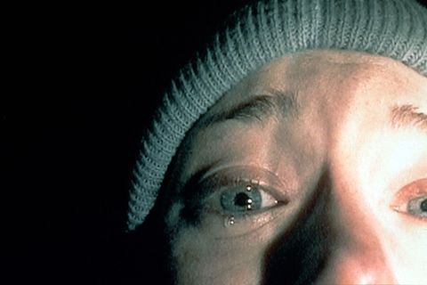 "Blair Witch Project" war 1999 eine regelrechte Horror-Sensation, was auch der Marketing-Strategie geschuldet war: So hielten viele Zuschauer die Geschichte um ein paar Studenten, die sich im Rahmen eines Filmprojekts tief im Wald verlieren, für wahr. Der Hype war enorm und der Gewinn riesig: Wenn man das Budget mit dem Einspielergebnis vergleicht, gehört der Film zu den profitabelsten aller Zeiten ...